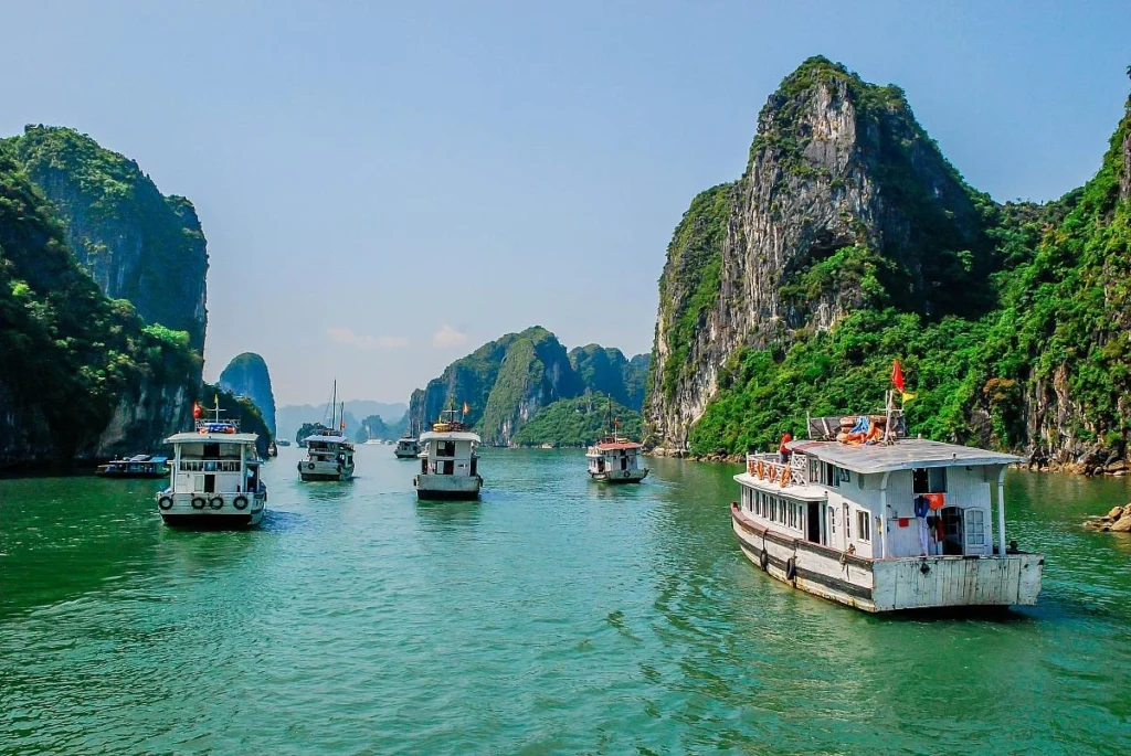 halal-tour-viet-nam-halong-bay